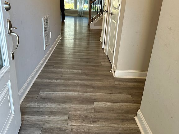 4th image of 606 Mount Blanc Way