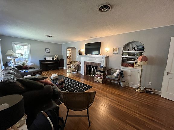 3rd image of 221 S Kings St #1