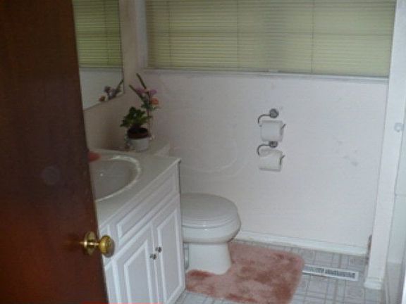 4th image of 1860 Pineview Dr