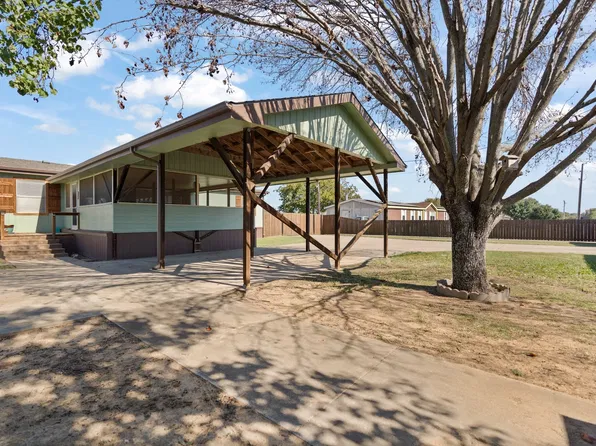 2501 Cypress Ln, Burleson, TX 76028