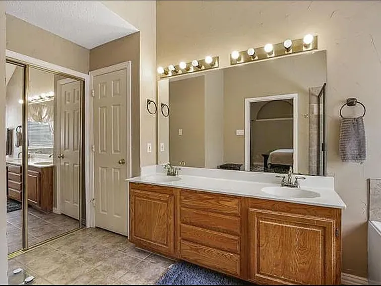 11012 Alexandria Dr — Photo 20