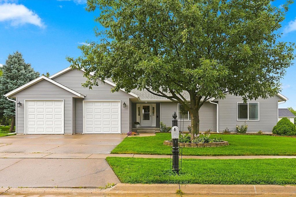 712 Robin Ct - Property Image
