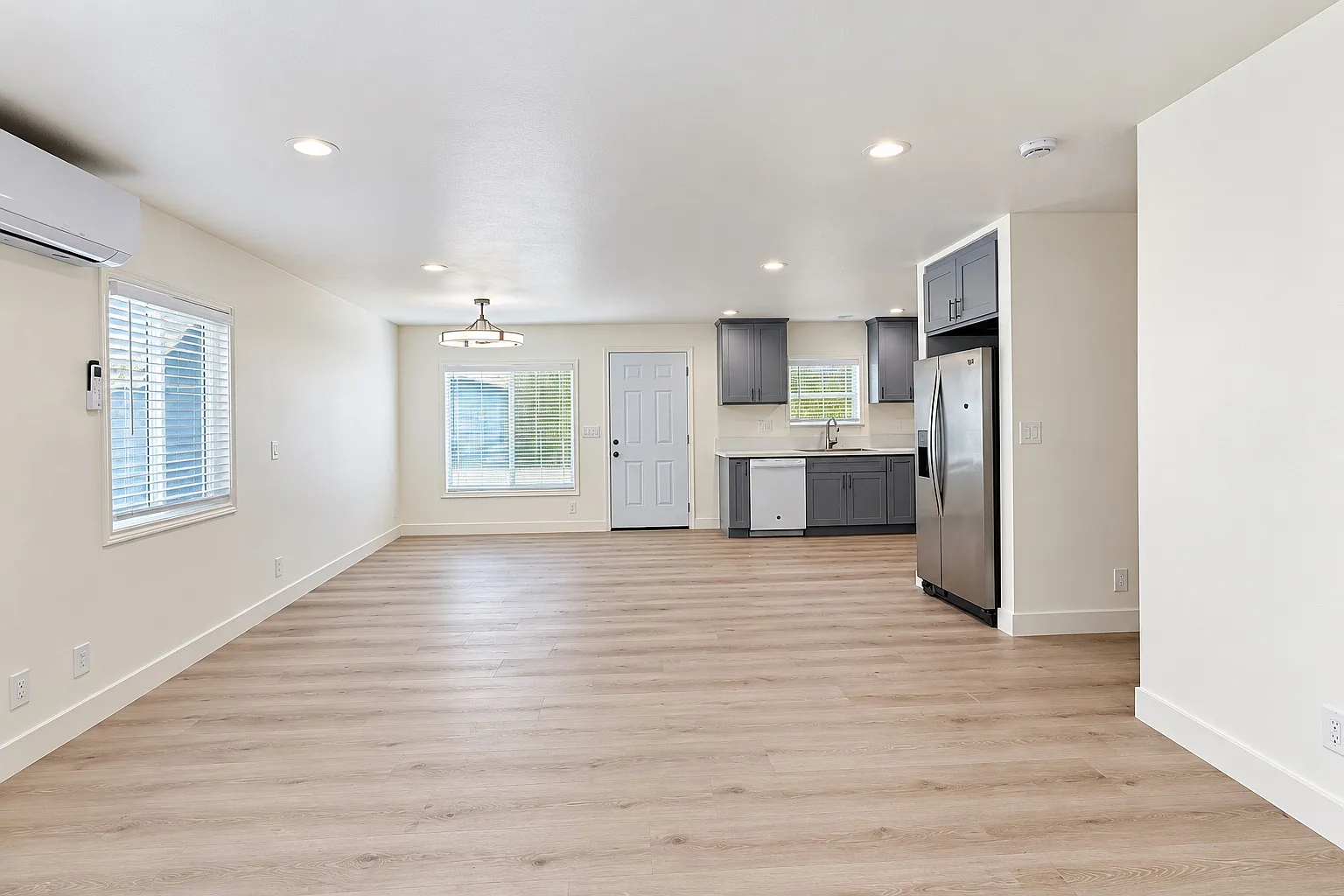 2 bed, 900 sqft, $2,600 — Photo 3