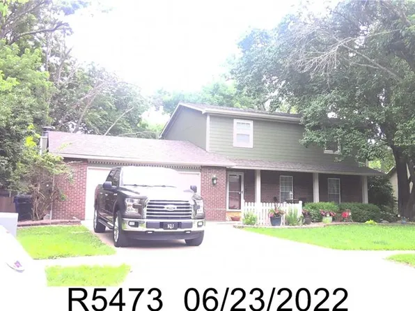 3027 Tomahawk Dr, Lawrence, KS 66049