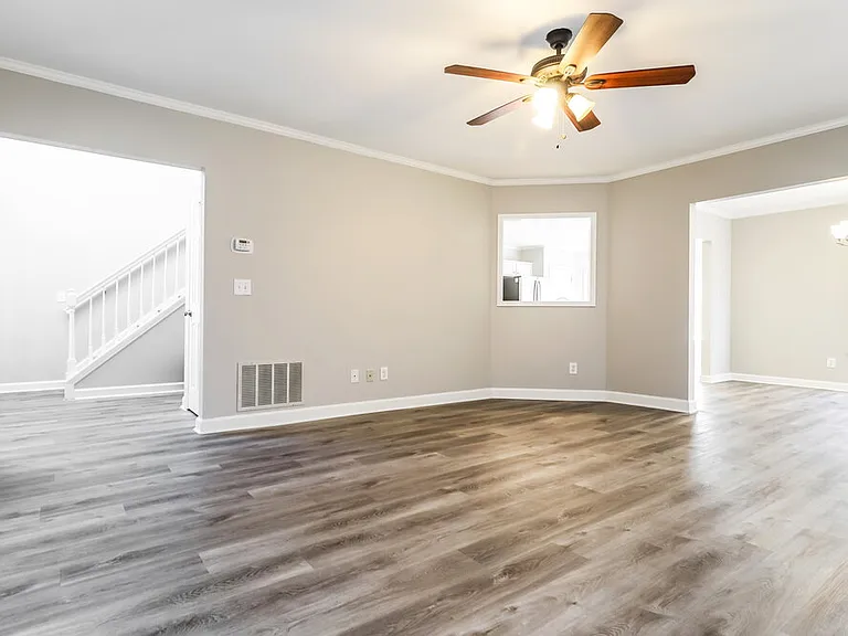 1504 Justin Dr — Photo 6