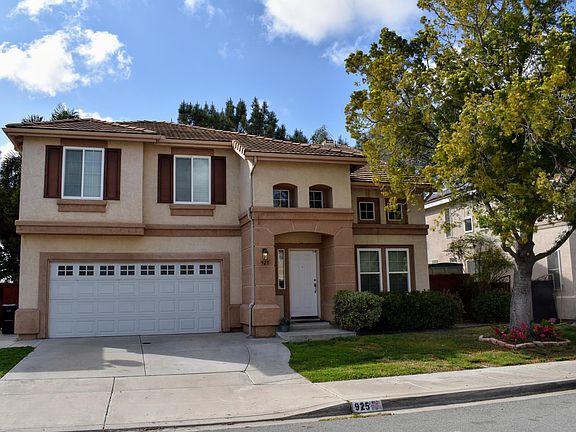 2nd image of 925 Verano Dr