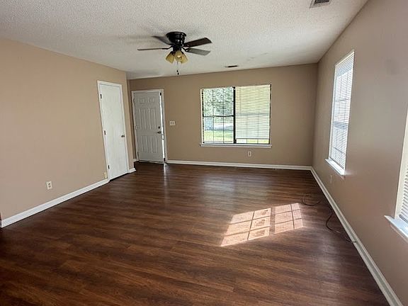 5th image of 4363 Pinewood Cir