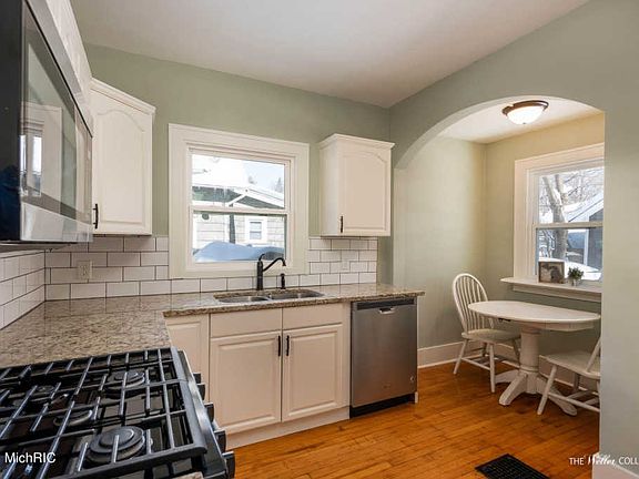 4th image of 1228 Penn Ave NE