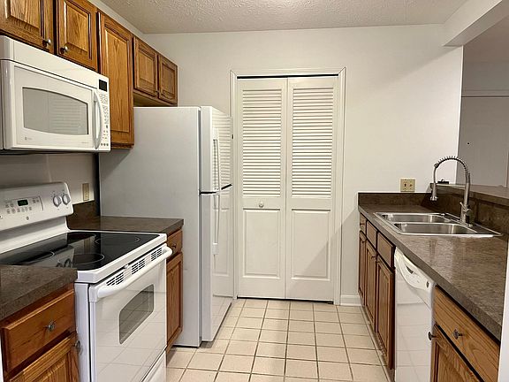 4th image of 8647 Scenicview Dr APT 206