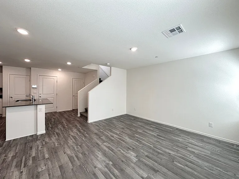4921 Hunter Mesa Ave — Photo 3