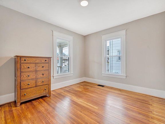 3rd image of 1135 Highland Ave SE