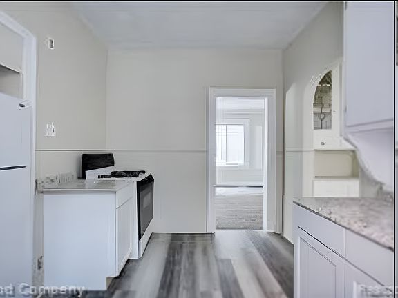 4th image of 2671 Glendale Ave