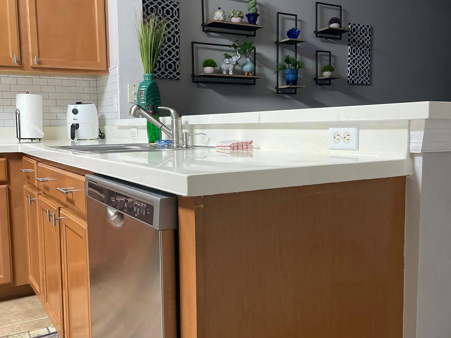 3 bed, 2.5 bath, 1672 sqft, $2,700 — Photo 3