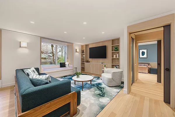 Rented by The Agency | media 26