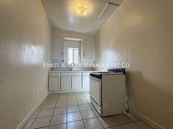 3rd image of 9518 California Ave #1