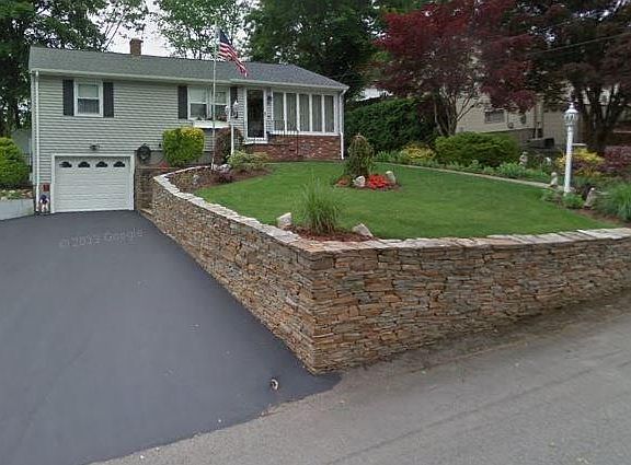 4th image of 14 Forest Hill Dr