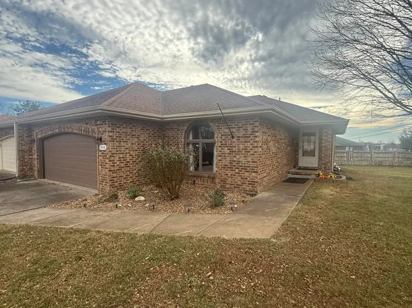 1418 E Woodgate Street, Springfield, MO 65804