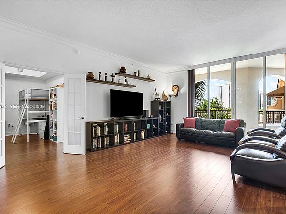 3rd image of 3001 NE 185th St APT 610