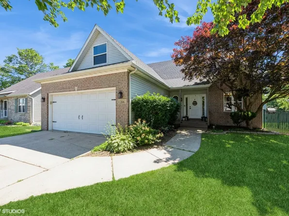 206 Parkwood Dr, Valparaiso, IN 46383