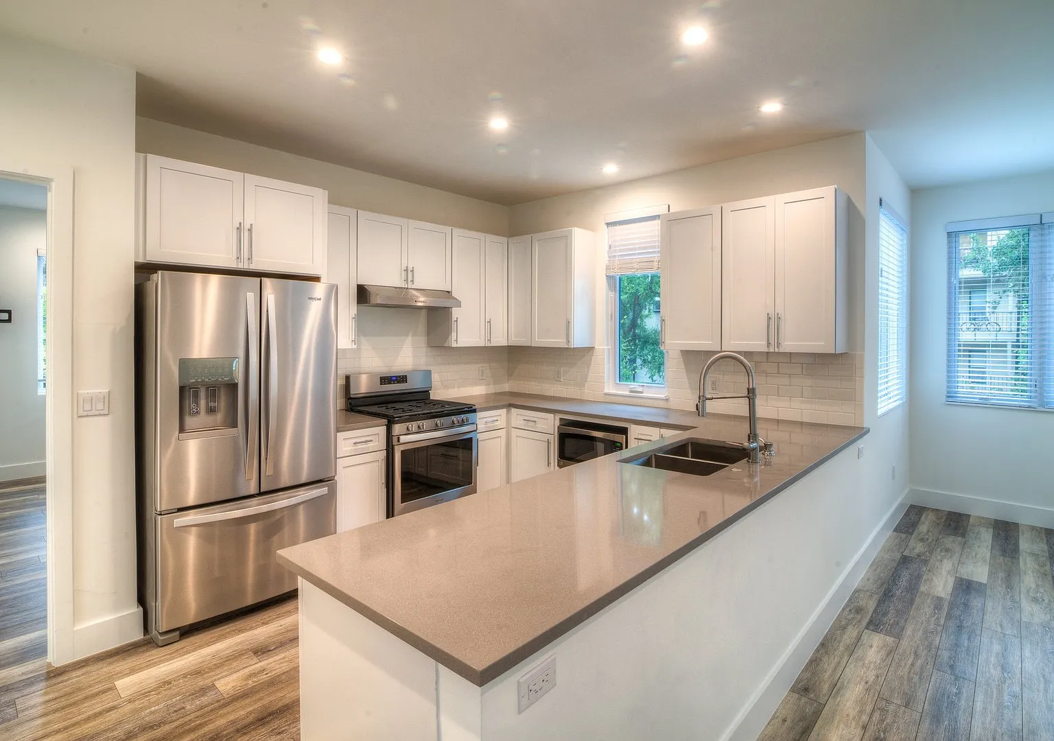 Ut Pre-Lease: Constructed August 2018, Luxury North Campus 3 Bed / 3 Bath Home — Photo 2