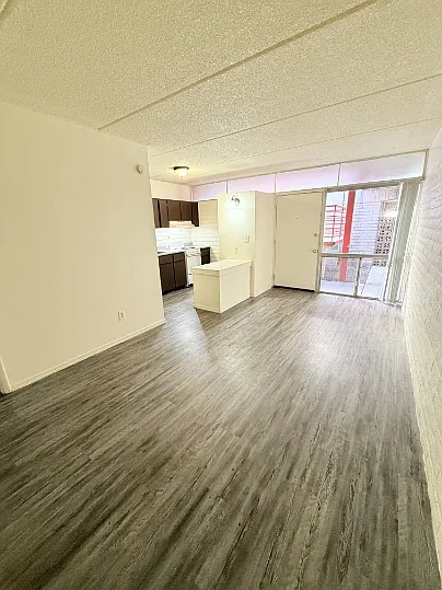 BROADWAY APARTMENTS — Photo 27