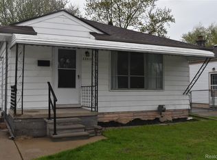 23517 Elmira St N, Saint Clair Shores, MI 48082