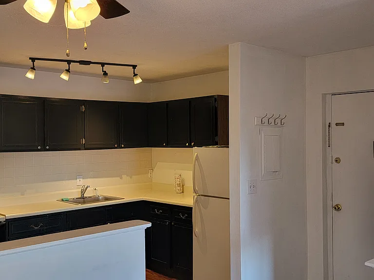 45 Donna Dr #C8 — Photo 17