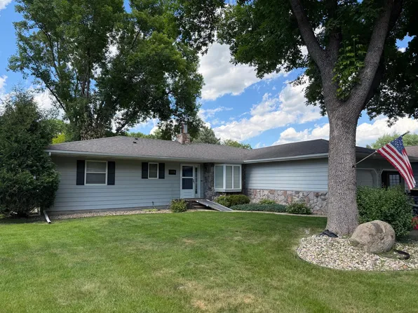 1109 Jefferson Ave, Marshall, MN 56258