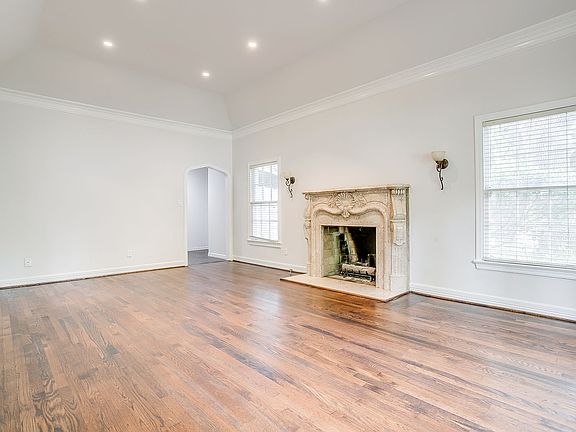 3rd image of 404 Monticello Dr #A