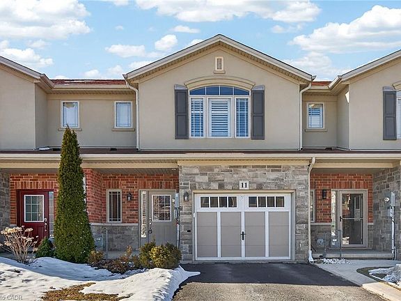 2nd image of 11 Hitching Post Rdg