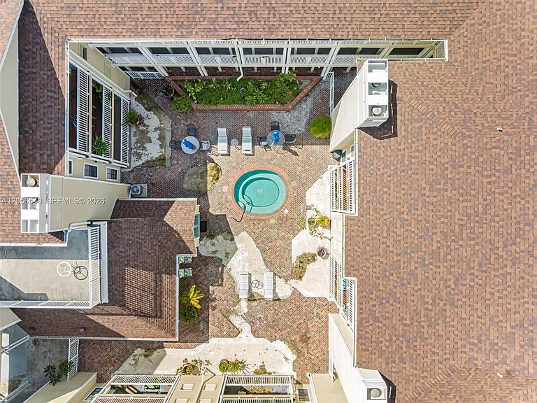 1000 W Horatio St #114 — Photo 40