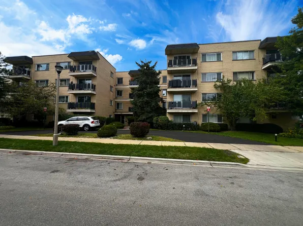 8230 N Elmwood St #405, Skokie, IL 60077