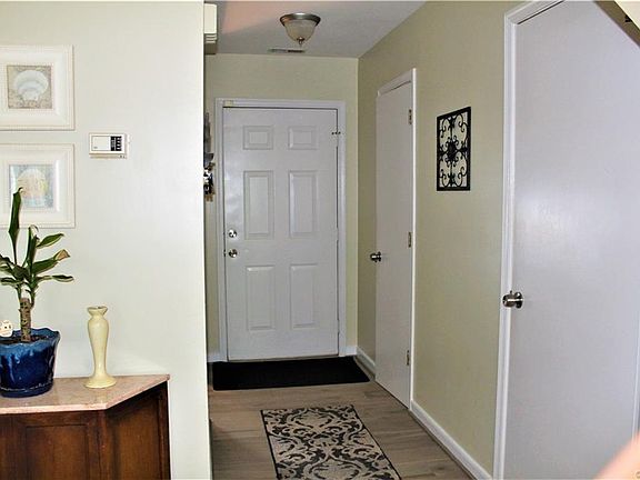 4th image of 10825 Smithers Ct