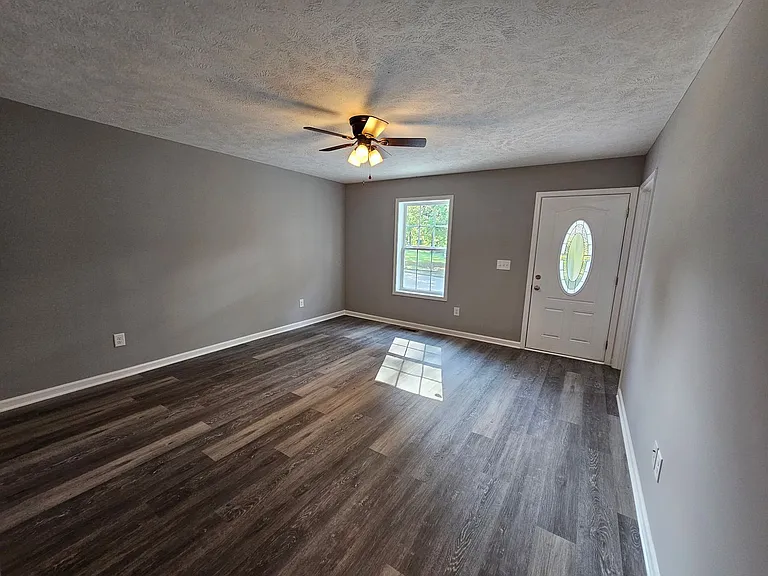 428 W Waggoner St — Photo 3