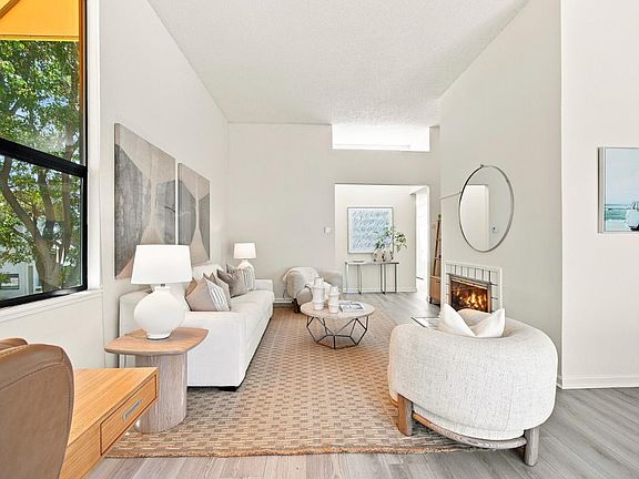 4th image of 681 Portofino Ln