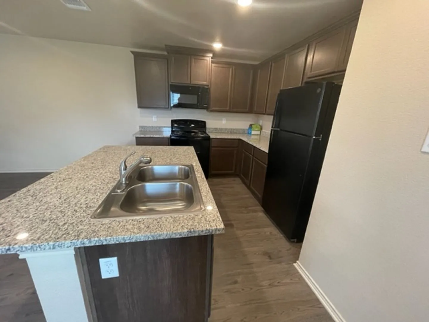 1701 Montell — Photo 3
