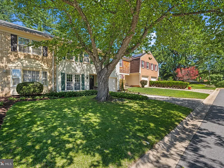 9405 Chatteroy Pl — Photo 2