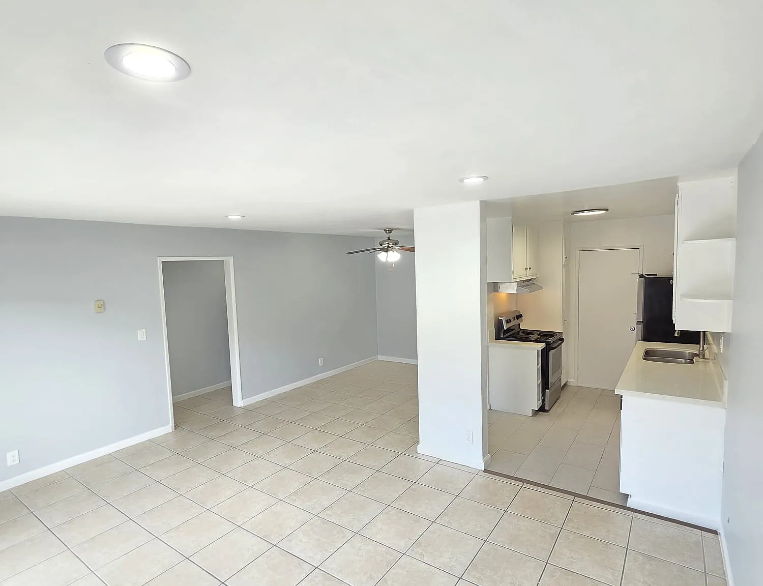 200 S Occidental — Photo 1