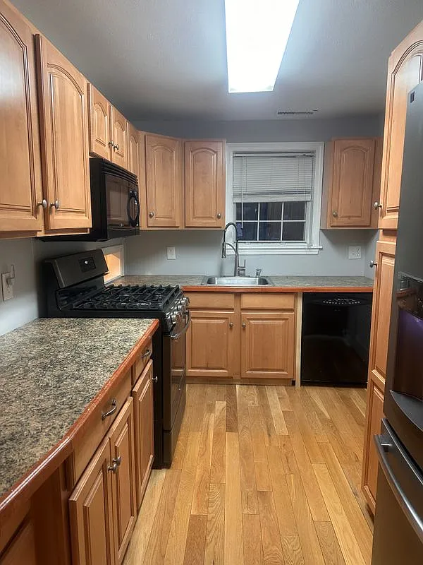 2 bed, 1.5 bath, 1136 sqft, $2,700 — Photo 4