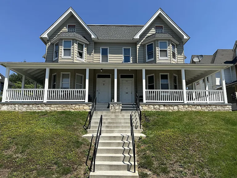 539 E Chestnut St #3 — Photo 3