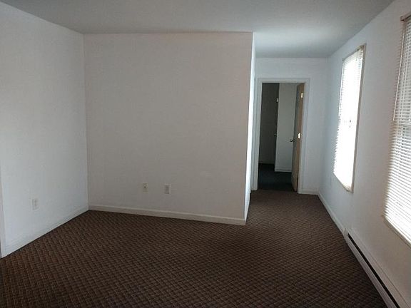 5th image of 164 Maple Ave APT 1A