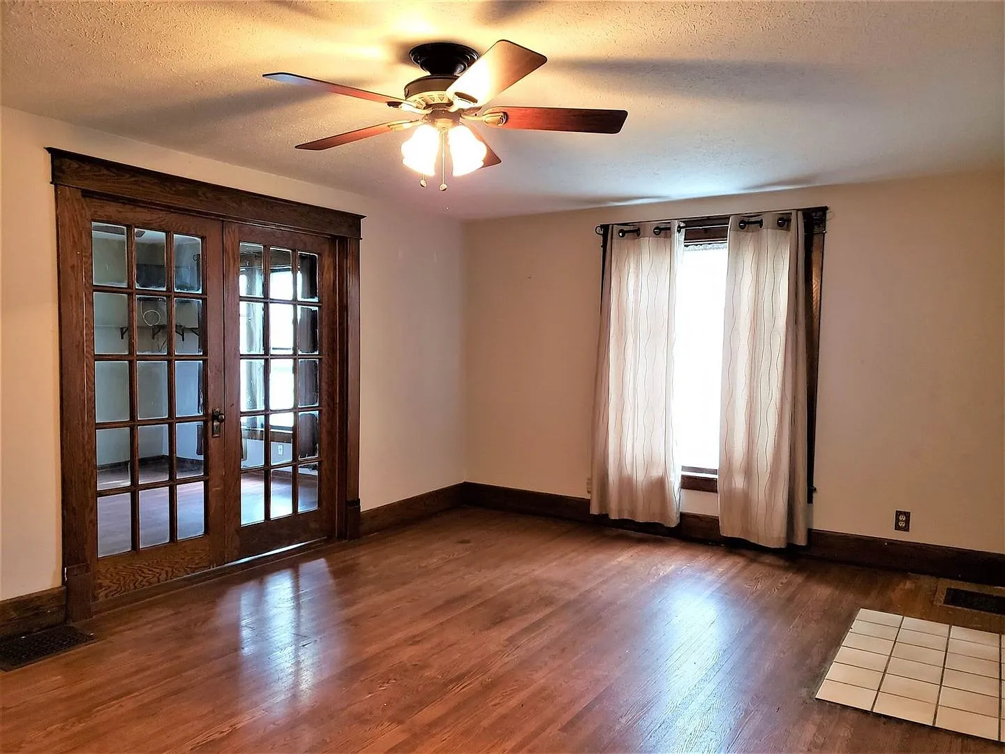 4 Bedroom Home in Kokomo — Photo 4