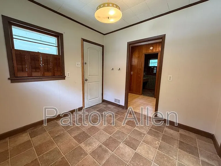 110 Locust Ct — Photo 8