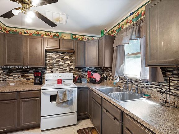 4th image of 6034 Columbine Dr