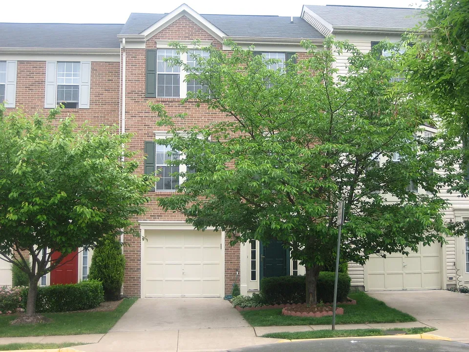 6309 Meadow Glade Ln