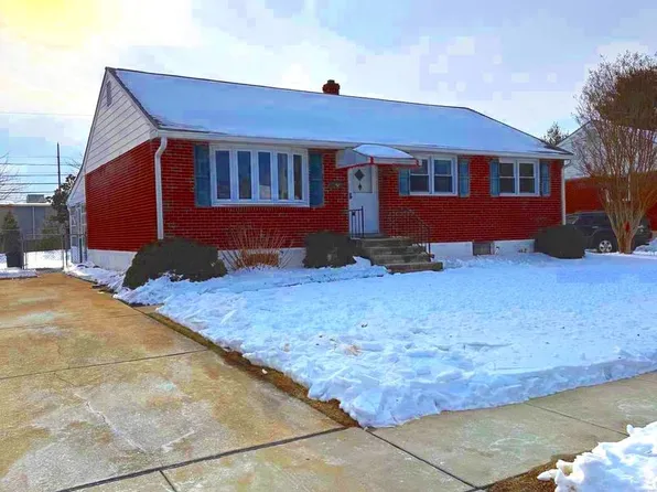 2200 Nicholby Dr, Wilmington, DE 19808