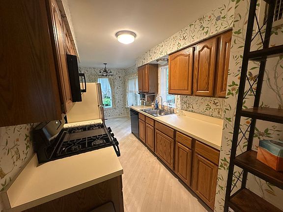 4th image of 401 Browning Ln