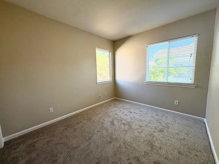 546 Almanor St — Photo 21