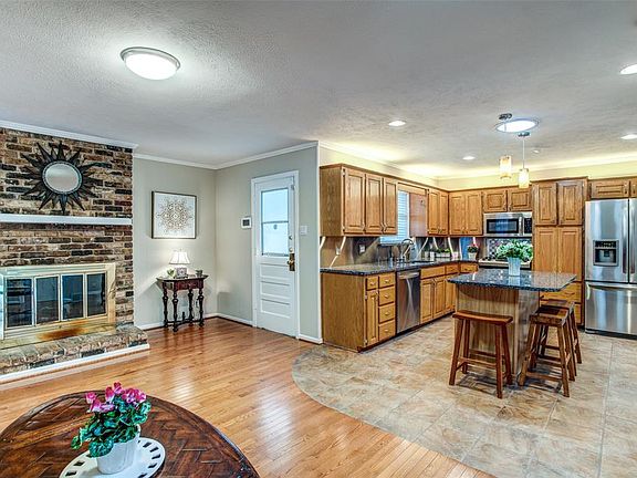 5th image of 1223 Holly Dr