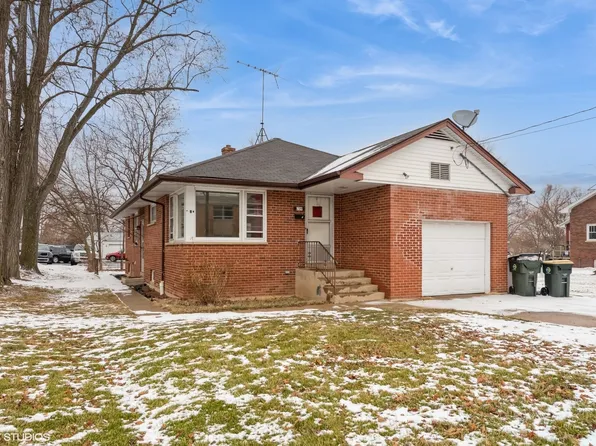 289 Chestnut St, Antioch, IL 60002